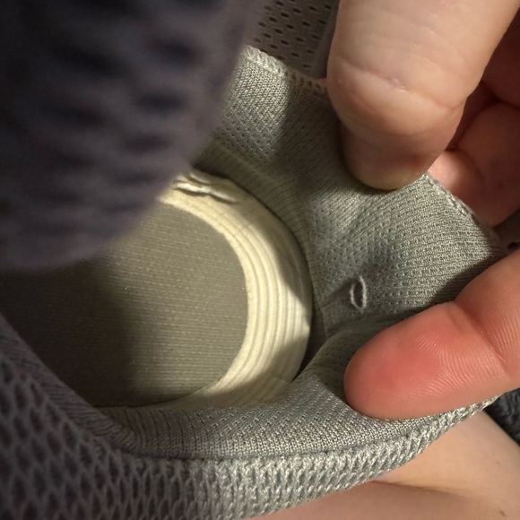 ON CLOUD RUNNING SHOES - Picture 6 of 6